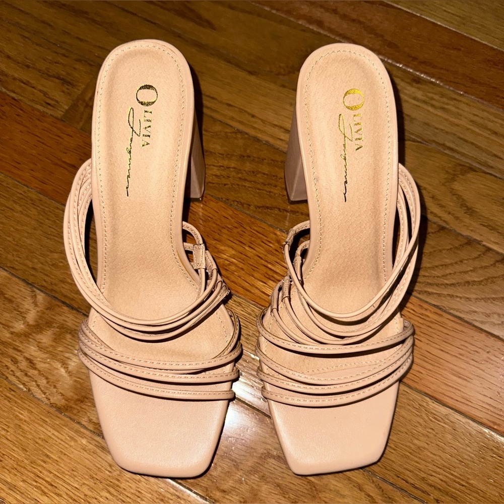 Olivia Ferguson nude heels size 8